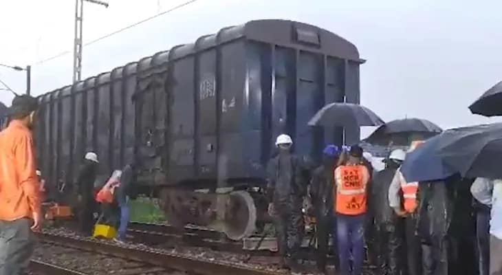 কানপুরের পঙ্কিতে লাইনচ্যুত মালগাড়ি, আপ-ডাউন লাইনে ট্রেন চলাচল ব্যাহত