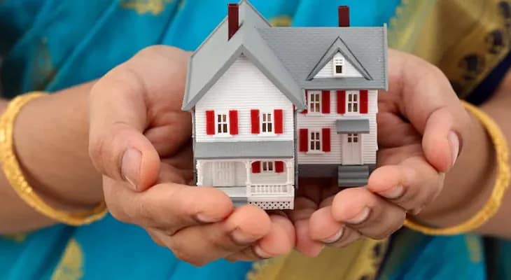 বাংলার বাড়ি: মাথার উপর ছাদের সঙ্গে নিশ্চিত হয়েছে সামাজিক সুরক্ষাও, ১২ লক্ষ উপভোক্তার অর্ধেকের বেশিই মহিলা