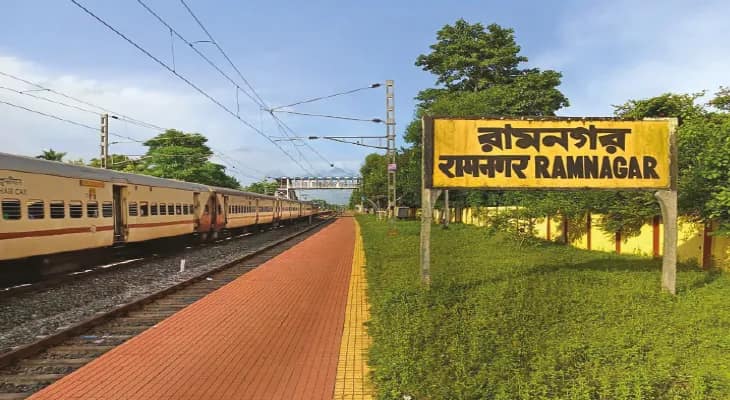 রামনগর স্টেশনে আলো, পানীয় জল ও শৌচাগার বেহাল, হুঁশ নেই রেলের