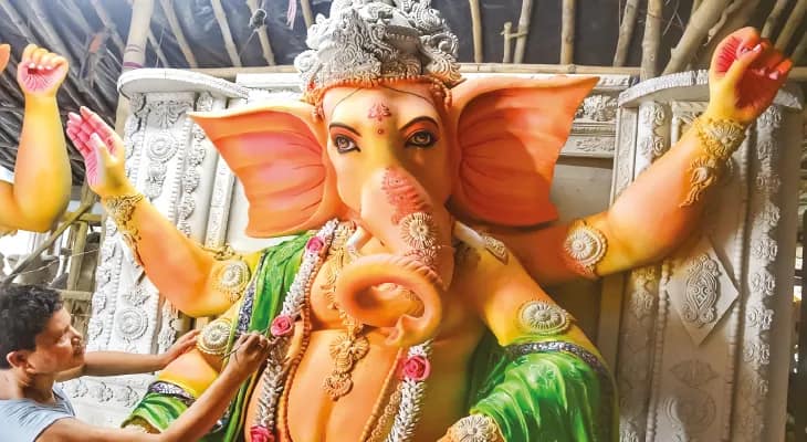 জগদ্ধাত্রীর শহর কৃষ্ণনগরে গদি ও রাজা গণেশের কদর