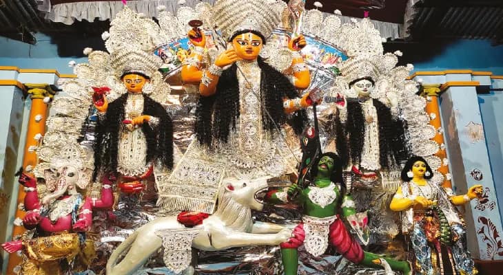 তারকেশ্বরে পিয়াসাড়ায় ৩০০ বছরের পুরনো পুজোয় প্রতিমার চারহাত, জোরকদমে প্রস্তুতি