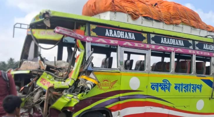 নদীয়ার শান্তিপুরে ভয়াবহ দুর্ঘটনা, জখম ২৫