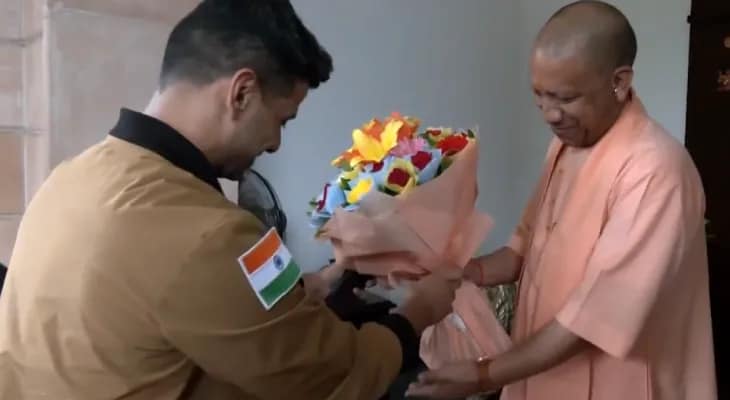 যোগী আদিত্যনাথের সঙ্গে সাক্ষাৎ করলেন শুভাংশু শুক্লা