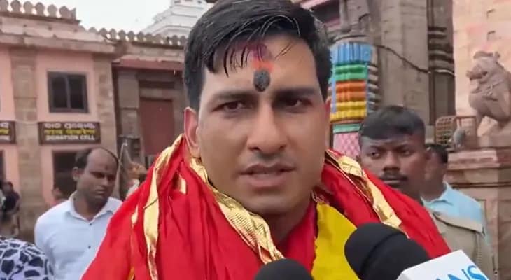পুরীর জগন্নাথ মন্দিরে এলেন এলাকার নতুন দায়িত্বপ্রাপ্ত এসপি প্রতীক সিং