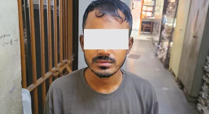 আগ্নেয়াস্ত্র দেখিয়ে সংস্থার আড়াই লাখ লুট গরফায়! ভুয়ো গল্প ফেঁদে ধৃত বারাসতের আইনের পড়ুয়া
