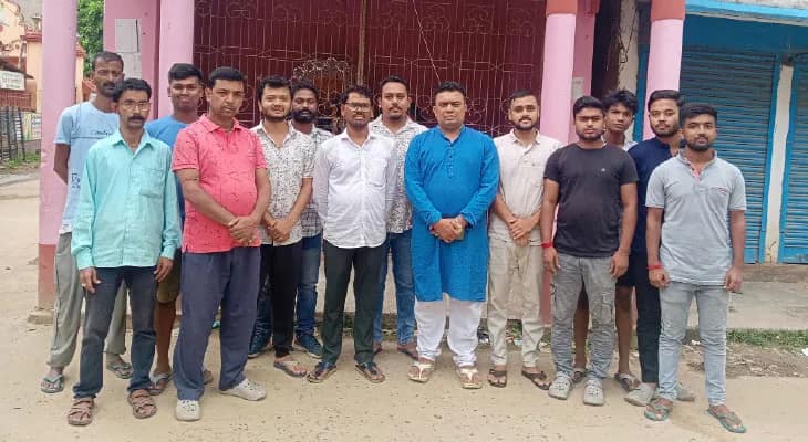 এলাকার ঐতিহ্য বহন করছে ৫৮ বছরের ময়না সর্বজনীন দুর্গাপুজো, জড়িয়ে মানুষের আবেগও