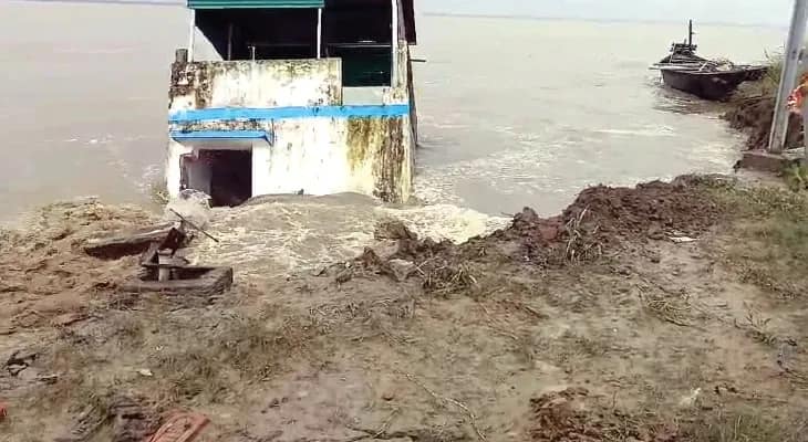 রানিতলার নির্মলচর: পদ্মার গর্ভে বিলীন আউটপোস্ট, নজরদারি নিয়ে সমস্যায় বিএসএফ