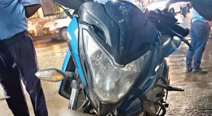 পুলিসি জরিমানা এড়াতে শহরে ফের বাইকের নম্বরপ্লেট ‘নকল’! হাওড়া ব্রিজে নাকা চেকিংয়ে পাকড়াও বেসরকারি কর্মী