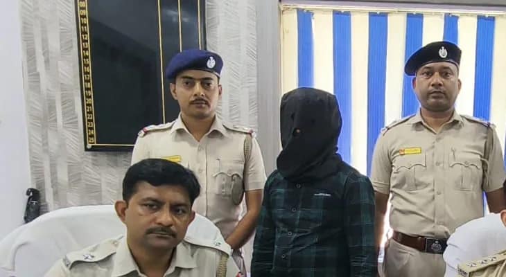 মুর্শিদাবাদের বেলডাঙায় গ্রেপ্তার এক দুষ্কৃতী, বাজেয়াপ্ত দু’টি পাইপগান ও চার রাউন্ড থ্রি নট থ্রি গুলি
