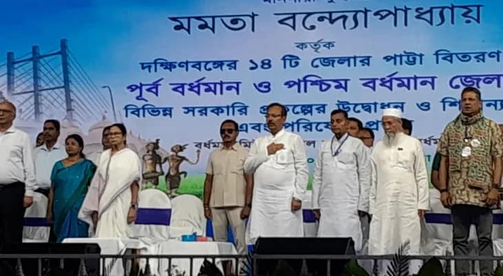 বাংলার অপমান নিয়ে বর্ধমানের প্রশাসনিক সভায় গর্জে উঠলেন মমতা