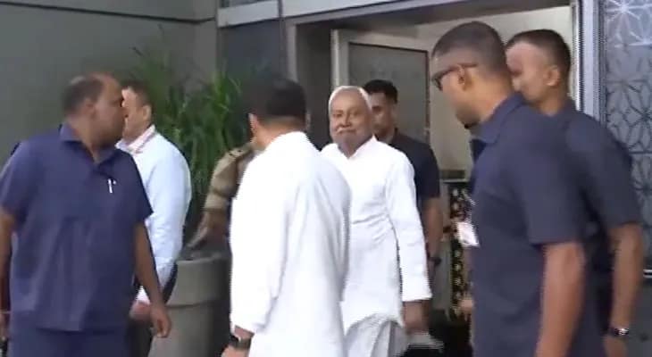 দিল্লি পৌঁছলেন বিহারের মুখ্যমন্ত্রী নীতীশ কুমার