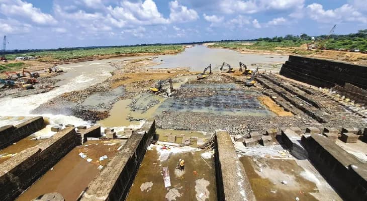 তিলপাড়া ব্যারাজের দু’পাশের কাজ শেষ পুজোর আগেই গাড়ি চলাচলের সম্ভাবনা