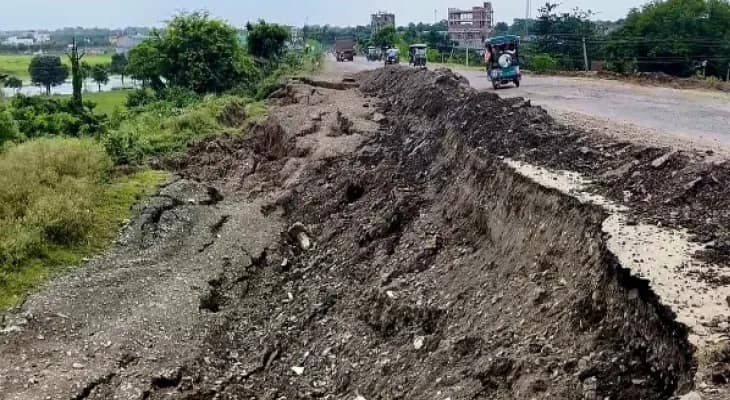 সামশেরগঞ্জে বৃষ্টি, ১১২ নম্বর জাতীয় সড়কে ধস