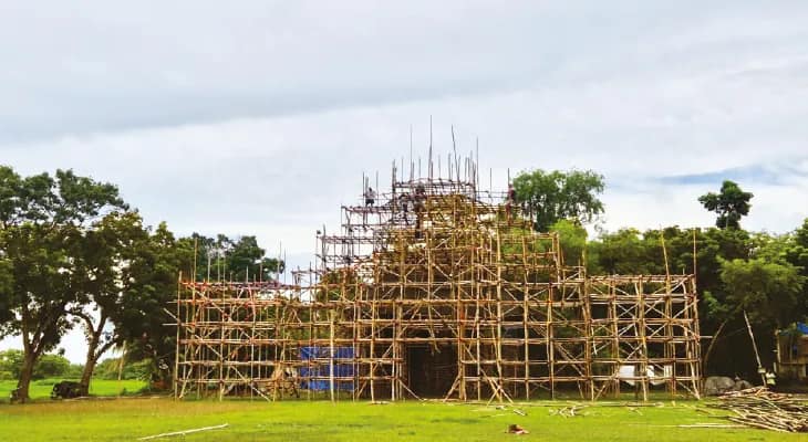 হারিয়ে যাওয়া পুতুল থেকে বাংলার হস্তশিল্প, শ্যামপুরের পুজো সাজছে নানা রঙে