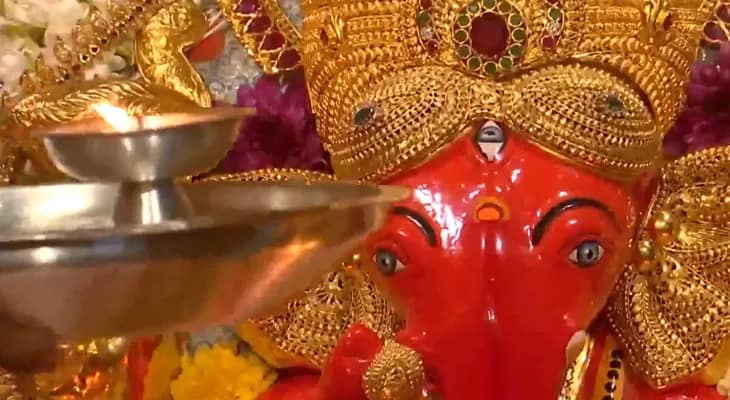গণেশ চতুর্থী উপলক্ষ্যে মুম্বইয়ের সিদ্ধিবিনায়ক মন্দিরে চলছে বিশেষ পুজো