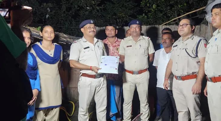 মুর্শিদাবাদের ভগবানগোলা থানার চর বিনপাড়া থেকে বাজেয়াপ্ত ৭২৩ গ্রাম মাদক