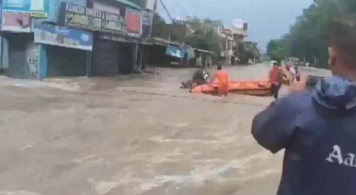 রবি নদীর জল প্রবেশ করল পাঞ্জাবের পাঠানকোটের সুজনপুর গ্রামে