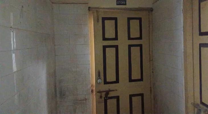 পূর্ব বর্ধমানের কাটোয়া মহকুমা হাসপাতালের স্টোর রুম থেকে এক ব্যক্তির পচাগলা মৃতদেহ উদ্ধার, ঘটনাস্থলে পৌঁছেছে পুলিস