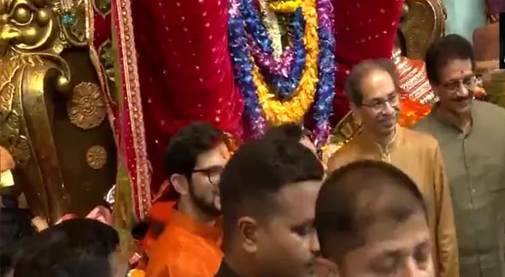 গণেশ চতুর্থী: লালবাগচা রাজার মণ্ডপে গেলেন মহারাষ্ট্রের প্রাক্তন মুখ্যমন্ত্রী উদ্ধব থ্যাকারে