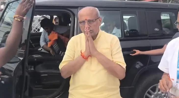 তিরুমালার মন্দিরে পুজো দিতে গেলেন এনডিএ মনোনীত উপ-রাষ্ট্রপতি পদপ্রার্থী সিপি রাধাকৃষ্ণন