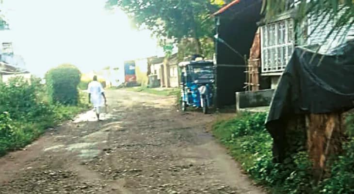 তারকেশ্বরে রাস্তার ভগ্নদশা, দ্রুত মেরামতের আবেদন মৃৎশিল্পীদের