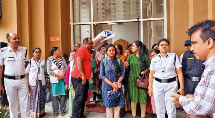 ডেঙ্গু দমনে শ্রীরামপুরে অভিজাত আবাসনে চলল পুলিসি অভিযান