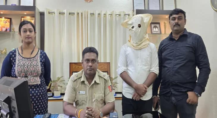 ভুয়ো সিম কার্ড চক্রের সদস্য ধৃত