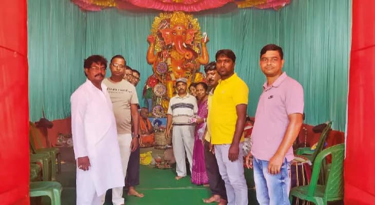 কেদারনাথের মন্দিরের আদলে গণেশপুজোর মণ্ডপ ঝাড়গ্রামে