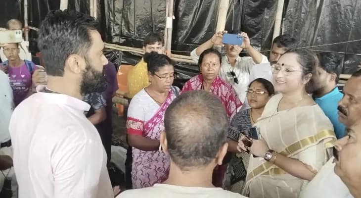 হাত শিবিরের প্রতিনিধি দলকে ঠাকুরবাড়ি থেকে বের করে দেওয়ার অভিযোগ