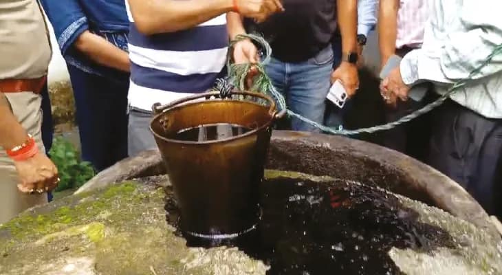 পরপর বাড়ির কুয়োয় ভাসছে তেল! ব্যাপক শোরগোল ওদলাবাড়িতে