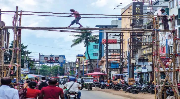 শান্তিনিকেতন রোড থেকে খোলা হল বিজ্ঞাপনী তোরণ