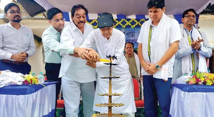 ‘আমাদের পাড়া’ শিবিরে অভিযোগ পেতেই স্বাস্থ্যকর্তাদের ফোন সাংসদের, লক্ষ্মীসাগর প্রাথমিক স্বাস্থ্যকেন্দ্রে ইন্ডোর পরিষেবা চালুর দাবিতে সরব বাসিন্দারা