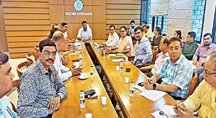 পুজোর মরশুমে ডেঙ্গু প্রতিরোধে ঢিলেমি নয়, বার্তা জেলাশাসকের