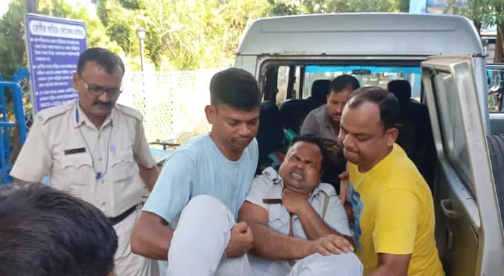 ট্যাঙ্কারের ধাক্কায় জখম হলেন দুই পুলিস আধিকারিক ও এক কনস্টেবল