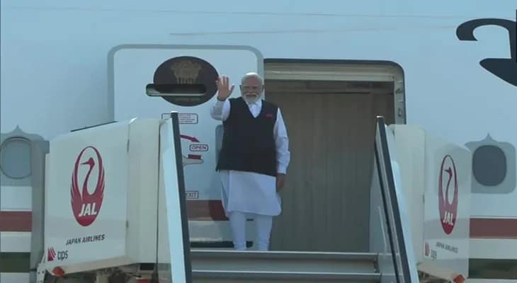 জাপান থেকে চীনের তিয়ানজিনের উদ্দেশে রওনা দিলেন ভারতের প্রধানমন্ত্রী নরেন্দ্র মোদি
