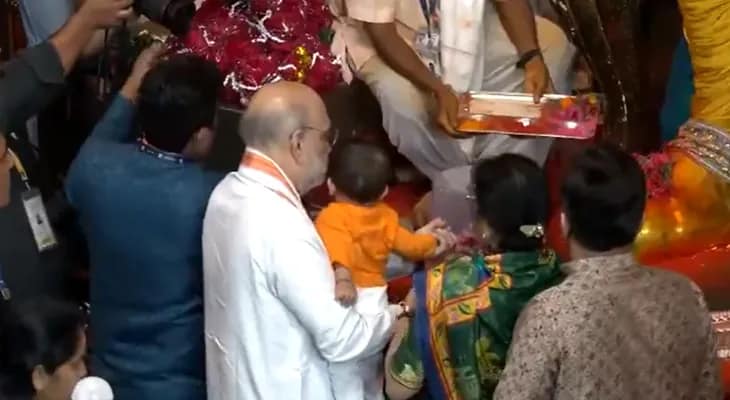 মুম্বইয়ে লালবাগচা রাজার কাছে পুজো দিতে গেলেন কেন্দ্রীয় স্বরাষ্ট্রমন্ত্রী অমিত শাহ, রয়েছেন আইসিসির চেয়ারম্যান জয় শাহ