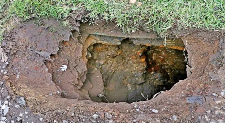 কুলটিতে পুরনো জিটি রোডে ধস, আতঙ্ক এলাকায়
