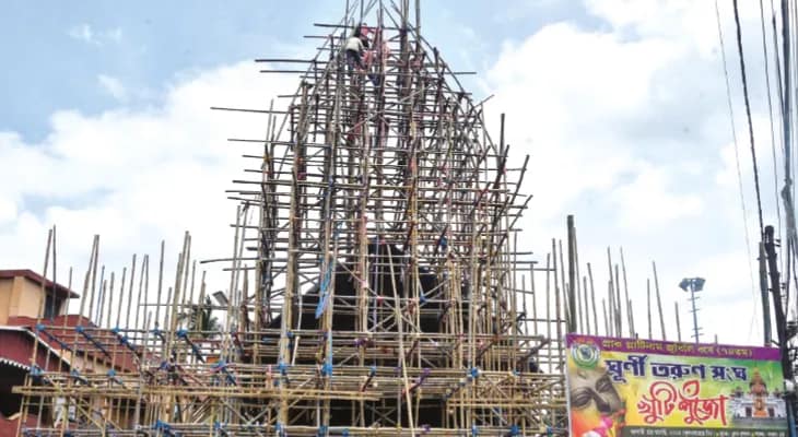 পুজোয় থাইল্যান্ডের গোল্ডেন বৌদ্ধ মন্দিরের আদলে মণ্ডপ তরুণ সঙ্ঘে