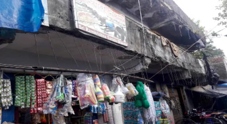 নিজেরাই দোকান সারাতে পারবেন ভবানীগঞ্জ বাজারের ব্যবসায়ীরা