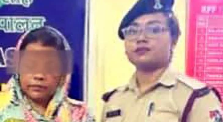 মহিলার অন্তর্বাসে সোনার বিস্কুট, হাওড়া স্টেশনে আটক পাচারকারী