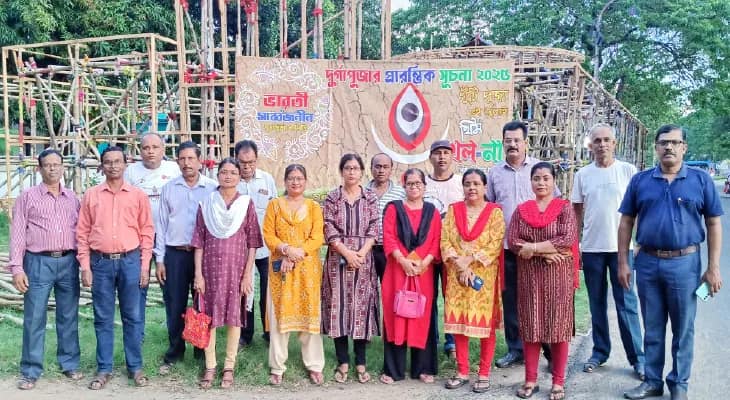 দুর্গাপুরে ভারতী সর্বজনীনের থিমে হারানো শৈশব ফেরানোর বার্তা