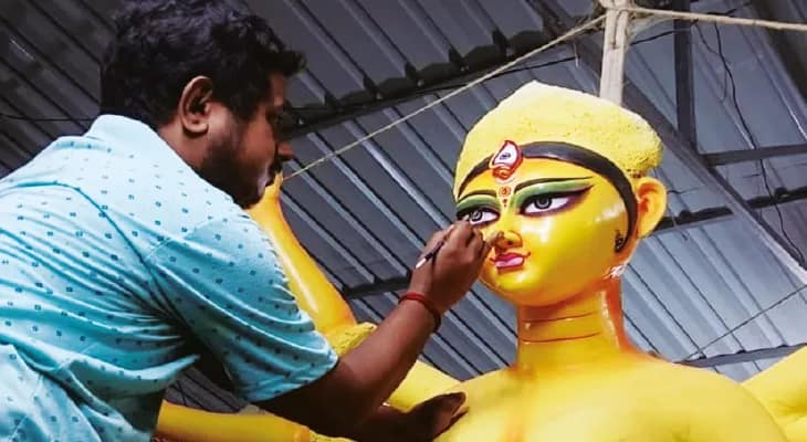 মূক-বধির শুভজিতের আঁকা চোখে  আরও জীবন্ত লাগে দেবী দুর্গাকে, বিষ্ণুপুর ছাড়িয়ে কদর কলকাতা ও অন্য জেলায়