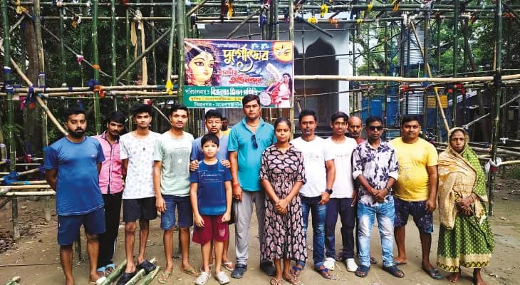 মাটির কাপড়-গয়নায় বিপ্রনগর মিলন সমিতির পুজোয় সজ্জিতা হবেন দেবী