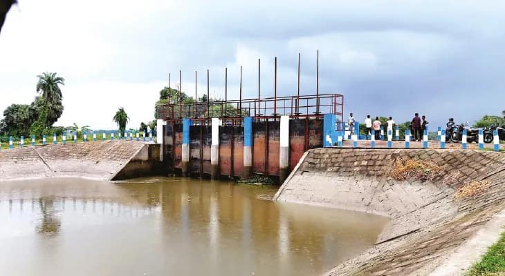 আমতা ২ ব্লকে মজা দামোদরের উপর ৩ কোটি টাকায় স্লুইস গেট