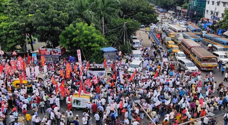 বামেদের মিছিলের জেরে স্তব্ধ ধর্মতলা, যানজট