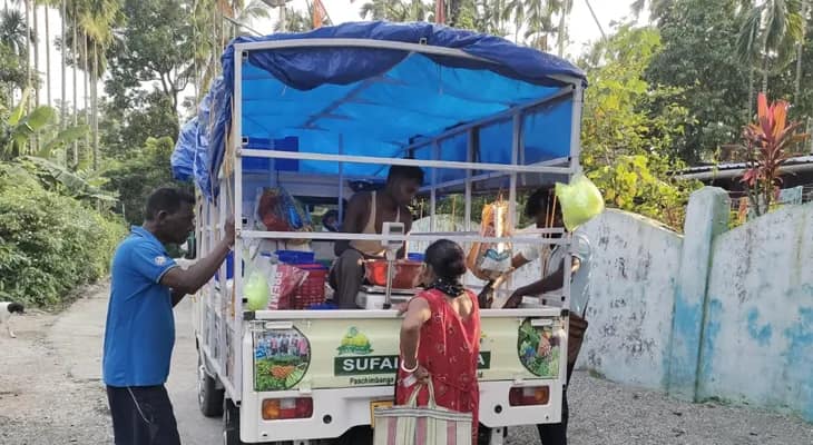 চা বাগানের শ্রমিক মহল্লায় জনপ্রিয় রাজ্য সরকারের সুফল বাংলার ‘দুয়ারে সবজি’র কর্মসূচি