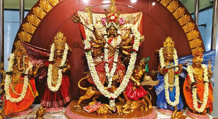 মাঝরাতে অসম্পূর্ণ পুজো সম্পন্ন করান রুদ্রচণ্ডী, খড়দহের সূর্যসেন নগরের দুর্গা কাঁধে চেপে যান গঙ্গায়