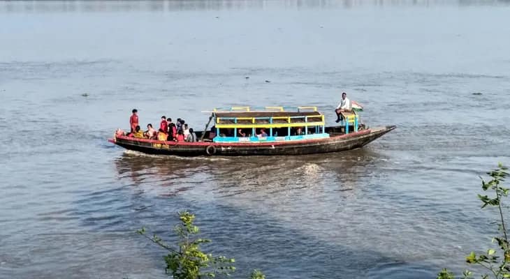 ইছামতীর পাড়ে হোটেল, মামলা দায়ের
