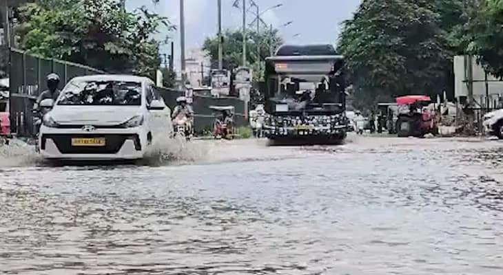 গুরুগ্রামে ব্যাপক বৃষ্টি, জলমগ্ন একাধিক এলাকা