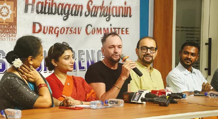 গঙ্গার ঘাটচিত্র বোনা ২০ হাজার ‘সোনার সুতো’য়, তাপস-থমাসের মেলবন্ধনে তাক লাগাবে হাতিবাগান সর্বজনীন